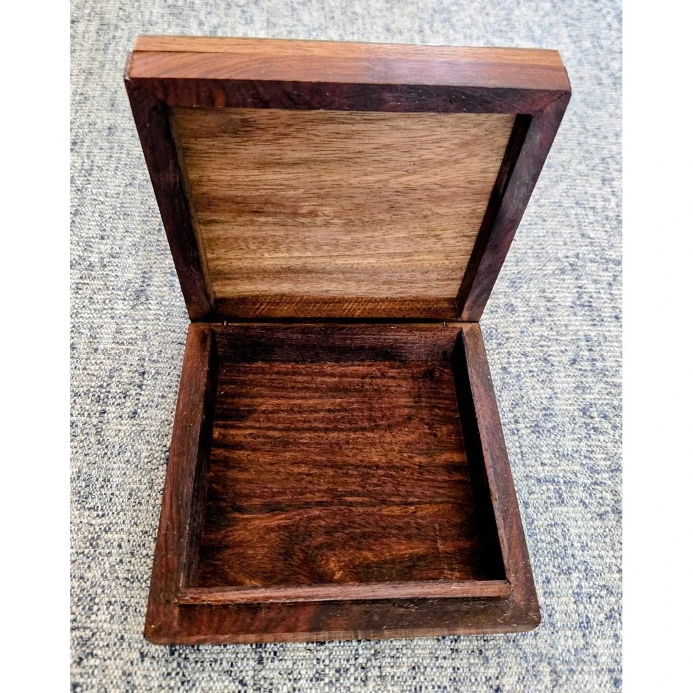 Vintage Wooden Trinket Box With Brass Inlays - 5